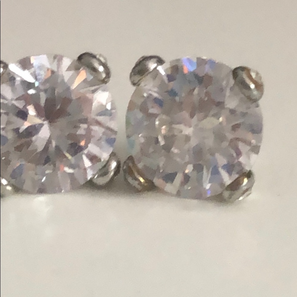 Fashion diamond stud earrings - Picture 3 of 4